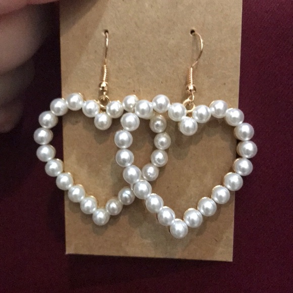 Jewelry - Mix/Match 2/$15 🆕Faux Pearl Heart Shaped Earrings